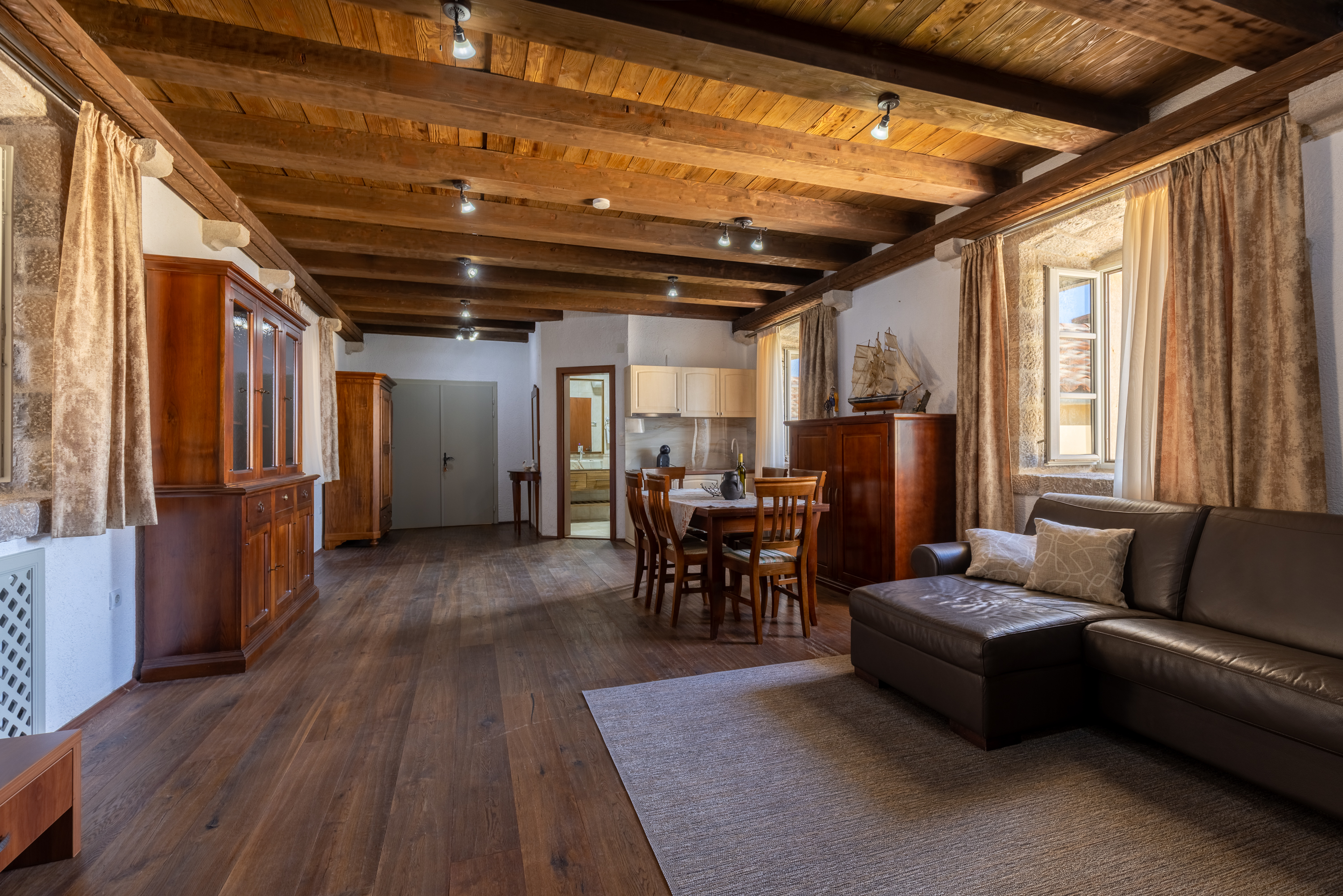 Suite No. 03 — Heritage